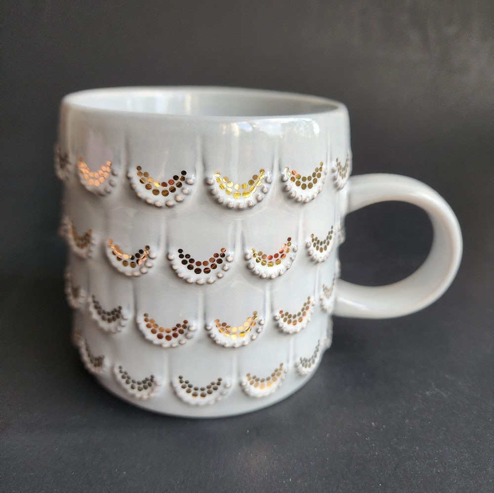 Starbucks Mermaid Scales Coffee Mug Tea Cup Scalloped Gold Dot Pattern 10 fl. oz - Picture 1 of 5